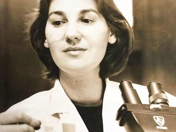 «Αυτή η ντροπή δεν ανήκει στις γυναίκες»:  Η διττή ζωή μιας επιζήσασας του Β΄ Παγκοσμίου Πολέμου