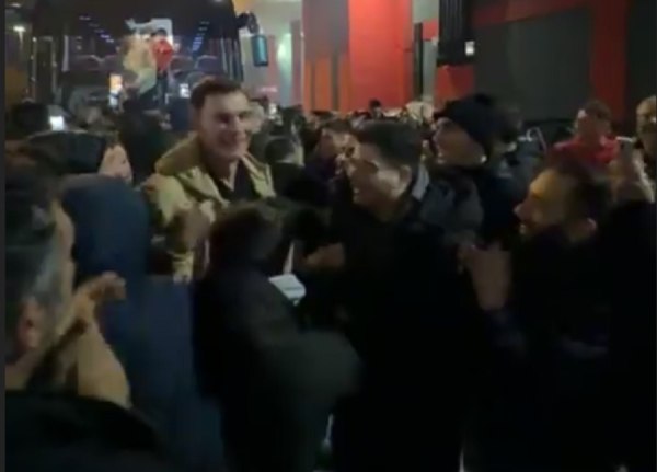 Ολυμπιακός: Υποδοχή στο ΣΕΦ, μετά τη νίκη στο ΟΑΚΑ (vid)