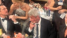 Αν ο πρώτος μήνας του 2026 είχε πρόσωπο, αυτό θα ήταν οι viral στιγμές του Σον Πεν στις Χρυσές Σφαίρες