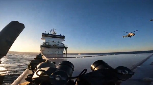 Βίντεο από το ρεσάλτο των φινλανδικών ειδικών δυνάμεων στο πλοίο που δεσμεύτηκε για δολιοφθορά σε καλώδιο