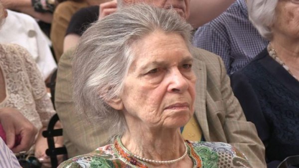 Πριγκίπισσα Ειρήνη: Δίπλα από τον αδερφό της Κωνσταντίνο στο Τατοϊ η ταφή της