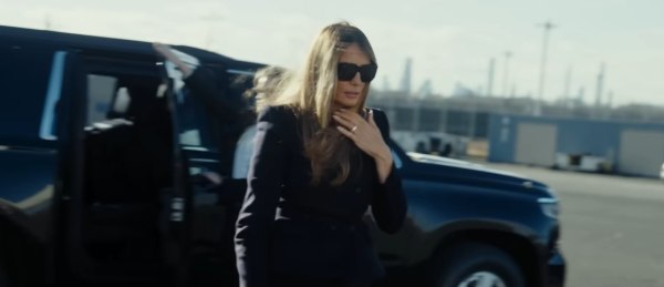 Καταγγελίες, αρχεία Έπσταϊν και προπαγάνδα: Το παρασκήνιο του ντοκιμαντέρ της Μελάνια Τραμπ