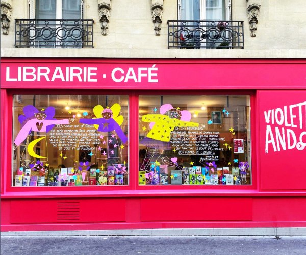 Παρίσι: Αστυνομική έφοδος σε φεμινιστικό βιβλιοπωλείο λόγω φιλοπαλαιστινιακού βιβλίου ζωγραφικής για παιδιά