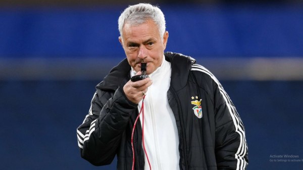 O Μουρίνιο έβαλε τέλος στις φήμες για Ρεάλ – «Δεν βλέπω σαπουνόπερες…»