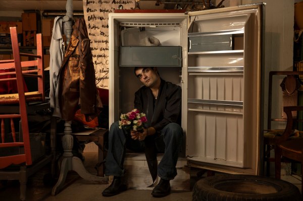 Smalltown Boy: Μια δυνατή coming-of-age παράσταση του Μάνου Τζωρτζάκη στο θέατρο 104