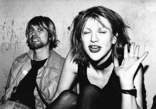 Κρακ, διαπόμπευση και το φάντασμα του Κέρτ Κομπέιν – Η αντιηρωίδα της ροκ Κόρτνεϊ Λαβ απαιτεί μια δεύτερη ευκαιρία