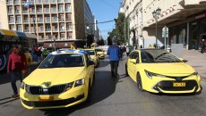 Ταξί: Παρατείνουν την απεργία – Τραβούν ξανά χειρόφρενο