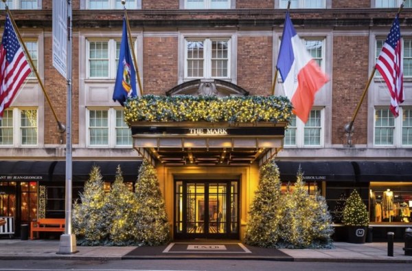 Το νεοϋορκέζικο ξενοδοχείο The Mark γιορτάζει 100 χρόνια ζωής – «Μια ιστορία αγάπης»