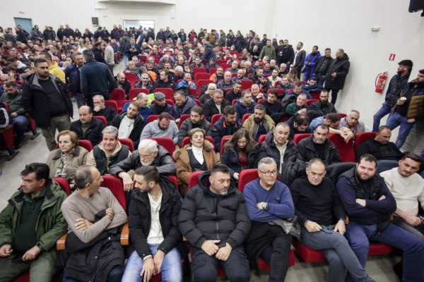 Διάλογο με τα τρακτέρ στα μπλόκα αποφάσισαν οι αγρότες – «Ενωμένοι θα νικήσουμε»