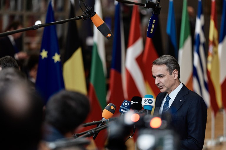 Λεκτικές πιρουέτες Μητσοτάκη: Η Ευρώπη να παραμείνει ενωμένη διατηρώντας ανοιχτούς διαύλους συνεννόησης με τις ΗΠΑ