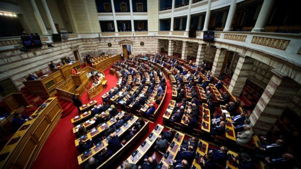 Σφυροκοπά την κυβέρνηση η Αντιπολίτευση για το αγροτικό