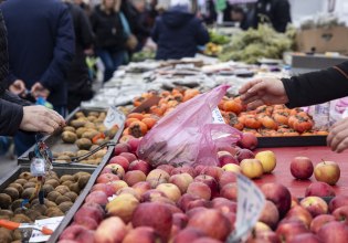Νοτοπούλου: Η κυβέρνηση εξοντώνει τις λαϊκές αγορές – Στηρίζουμε τον αγώνα παραγωγών και πωλητών