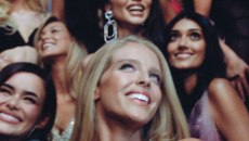 Έγκυος Αφροδίτη, συμπερίληψη και τα φτερά των 22 κιλών: Η αλήθεια της Victoria’s Secret σε αποκαλυπτικό ντοκιμαντέρ