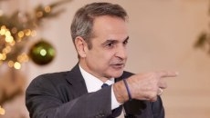 Μαξίμου: Προσπάθεια δικαιολόγησης της κυνικής δήλωσης Μητσοτάκη για την επιδρομή Τραμπ στη Βενεζουέλα