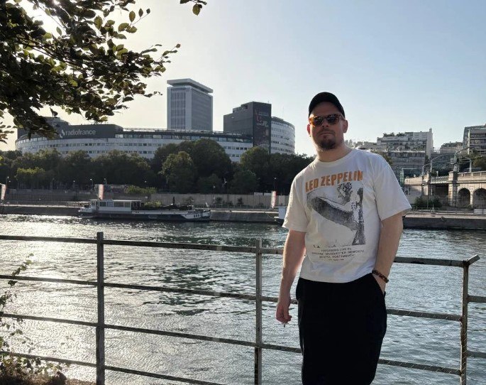 Παρίσι: Βουτιά θανάτου από ρώσο δημοσιογράφο που είχε βρει καταφύγιο στη Γαλλία – Τι εξετάζουν οι Αρχές