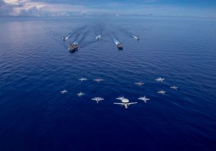 Σε πλήρη πολεμική ετοιμότητα οι ΗΠΑ με την αρμάδα του αεροπλανοφόρου Λίνκολν να φτάνει στη Μέση Ανατολή [βίντεο]