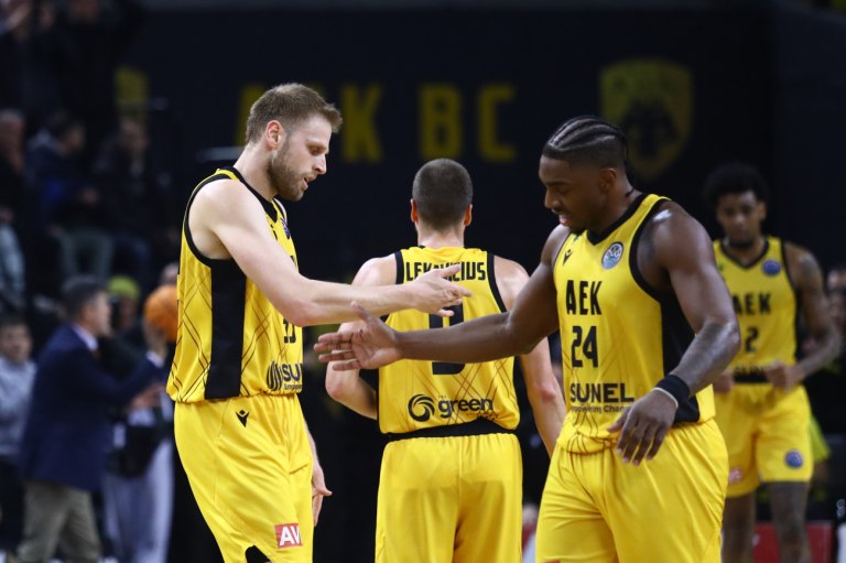 ΑΕΚ – Άλμπα Βερολίνου 88-80: Εκανε ανατροπή με άμυνα και με οδηγό τον Χαραμπόπουλο (vids)