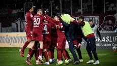 ΑΕΛ Novibet-Πανσερραϊκός 1-0: Άλμα των Θεσσαλών στη 10η θέση μέσω VAR, «βύθισαν» τους φιλοξενούμενους