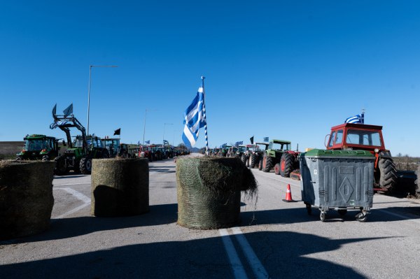 Πυρ ομαδόν κατά της κυβέρνησης για τους χειρισμούς στο αγροτικό
