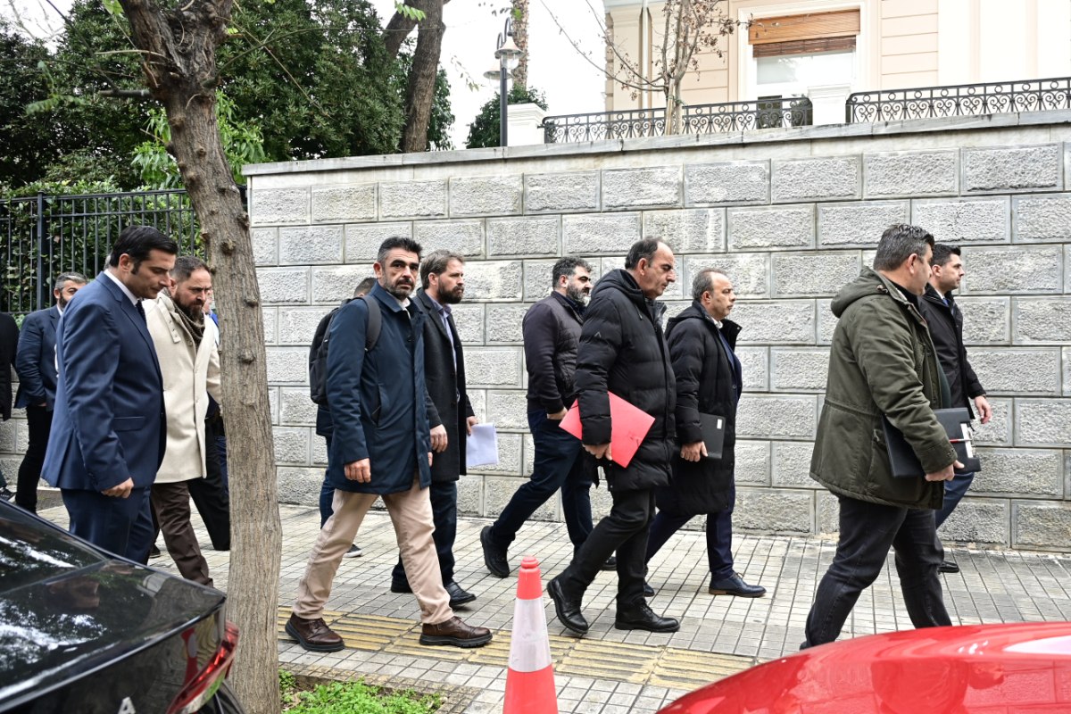 Η μέρα των αποφάσεων για τις αγροτικές κινητοποιήσεις έφτασε – Το κλίμα στα μπλόκα και η αγωνία του Μαξίμου