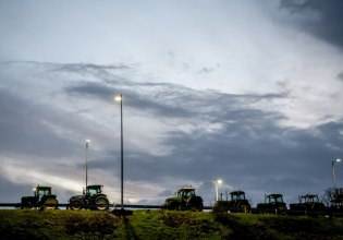 Τα σκληρά δεξιόστροφα μπλόκα, η απογοήτευση των κτηνοτρόφων και η τελευταία ζαριά του αγροτικού κινήματος