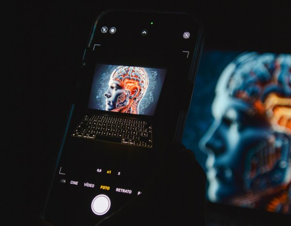 Wikipedia, ετών 25: Μπορεί να επιβιώσει η μεγαλύτερη εγκυκλοπαίδεια του διαδικτύου στην εποχή του AI;