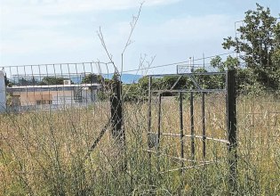 Θεσσαλονίκη: Κακουργηματική δίωξη σε 6 συλληφθέντες που πετούσαν σε χωράφι μπάζα και απόβλητα