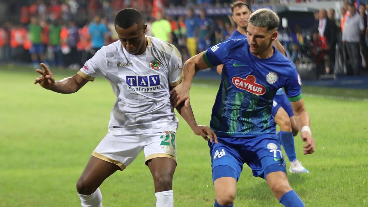 Απίστευτο συμβάν στο Ρίζεσπορ – Αλάνιασπορ: Ο Παπανικολάου πήρε ανύπαρκτη κόκκινη στο έκτο λεπτό (vid)