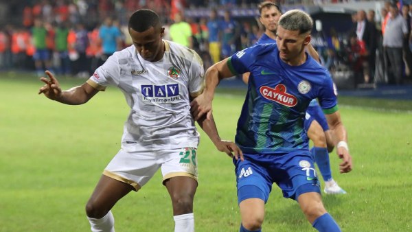 Απίστευτο συμβάν στο Ρίζεσπορ – Αλάνιασπορ: Ο Παπανικολάου πήρε ανύπαρκτη κόκκινη στο έκτο λεπτό (vid)