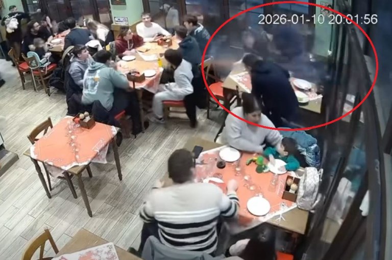 Αλεξανδρούπολη: Συγκλονιστικές εικόνες σε καφετέρια από το σαρωτικό πέρασμα του ανεμοστρόβιλου – Βίντεο ντοκουμέντο