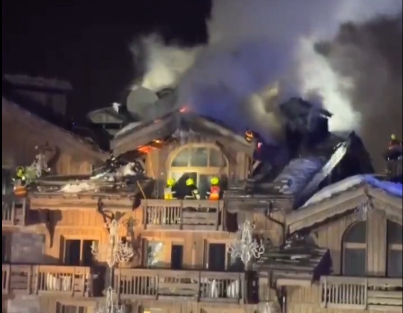 Γαλλία: Πυρκαγιά σε πολυτελές ξενοδοχείο στις γαλλικές Άλπεις – Απομακρύνθηκαν 270 άνθρωποι