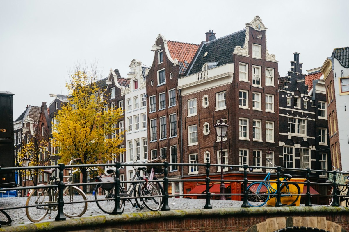 Στεγαστική κρίση: Ο «πονοκέφαλος» από την έλλειψη προσιτής στέγης και το «ολλανδικό μοντέλο»