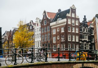 Στεγαστική κρίση: Ο «πονοκέφαλος» από την έλλειψη προσιτής στέγης και το «ολλανδικό μοντέλο»