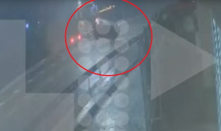 Ηλεία: Η στιγμή που ανεμοστρόβιλος ανατρέπει διερχόμενο αυτοκίνητο – Βίντεο ντοκουμέντο