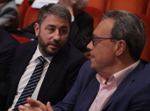 ΠΑΣΟΚ: Ο Ανδρουλάκης καλεί Φάμελλο και Χαρίτση