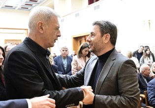 Live: Συζητώντας την κυβερνητική πρόταση του ΠΑΣΟΚ – Μηχανισμός ανάπτυξης της οικονομίας τα λιμάνια