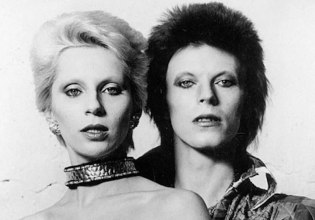 H Κύπρια σύζυγος του Μπόουι, Άντζι – «Δεν με ένοιαζαν οι εραστές του Ντέιβιντ, εγώ ήμουν η βασίλισσα»