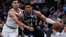 Μπακς – Νάγκετς 100-102: Νέα ήττα για τους Μπακς, πάλευε ξανά μόνος του ο Αντετοκούνμπο