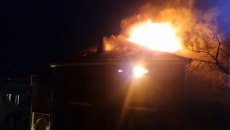 Μεγάλη φωτιά σε σπίτι στην Αράχωβα