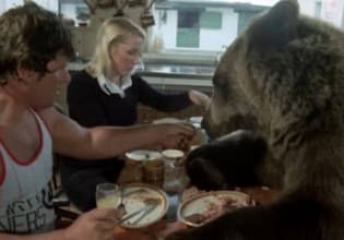 «Hercules the Bear: A Love Story»: Η ιστορία της αρκούδας που μεγάλωσε ως το παιδί ενός ζευγαριού