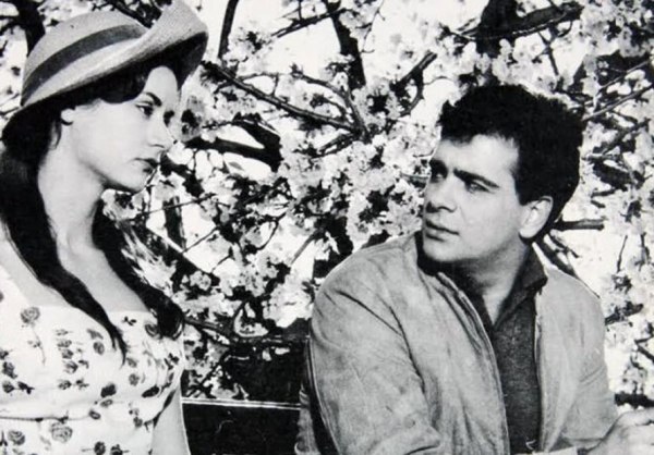 Κώστας Κακκαβάς: Έγινε 90 χρόνων – Η αδημοσίευτη φωτογραφία