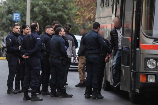 Αυλαία στη σοκαριστική υπόθεση του αστυνομικού της Βουλής και της συζύγου του – Το βαρύ κατηγορητήριο