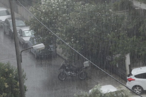 Έκτακτο δελτίο για την κακοκαιρία: Συναγερμός για επικίνδυνα φαινόμενα – Καταιγίδες και στην Αττική