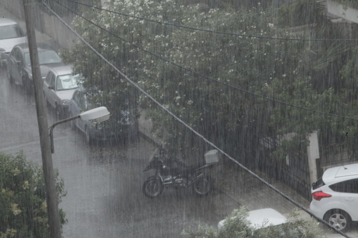 Έκτακτο δελτίο για την κακοκαιρία: Συναγερμός για επικίνδυνα φαινόμενα – Καταιγίδες και στην Αττική