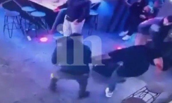 Βίντεο – ντοκουμέντο από τον ξυλοδαρμό του 30χρονου στο μπαρ της Πάτρας