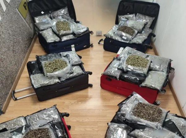 Αμερικανίδες θα ταξίδευαν στο Μιλάνο με 73 κιλά ναρκωτικών μέσα στις βαλίτσες – Συνελήφθησαν στο Ελ. Βενιζέλος