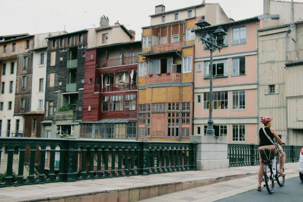 Ευρωπαϊκή μάστιγα η στεγαστική κρίση – Θηλιά τα υψηλά ενοίκια