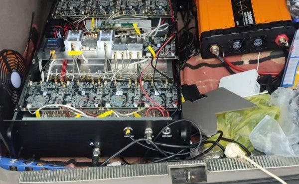 Είχαν στήσει κλώνο κεραίας κινητής τηλεφωνίας, έστελναν παραπλανητικά sms και υπέκλεπταν τραπεζικές κάρτες