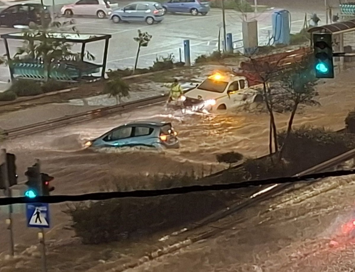 Πλήττει την Αττική η κακοκαιρία – Πού υπάρχουν προβλήματα