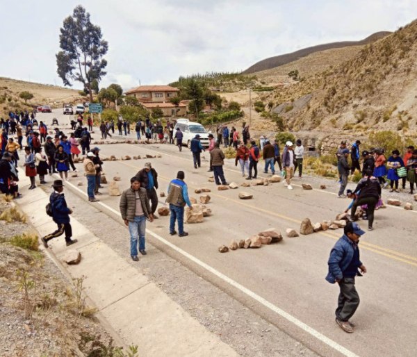 Βολιβία: Αποκλεισμοί δρόμων στο πλαίσιο των διαδηλώσεων ενάντια στην κατάργηση της επιδότησης στα καύσιμα